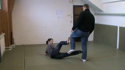 Sol contre debout : clef, échappée, réaction henka