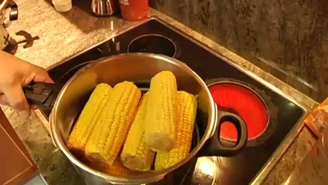 TV3 - Karakia - Corn and the cob (Greg, Estats Units)