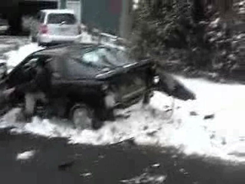 CLIPsnowtowcar