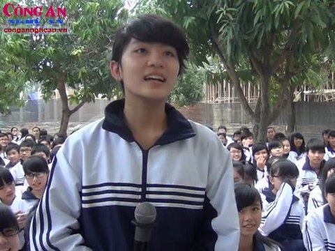 Công an Nghệ An tuyền truyền phòng chống pháo nổ đến trường học