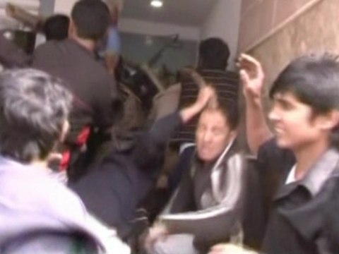 Islamists clash with police in Bangladesh