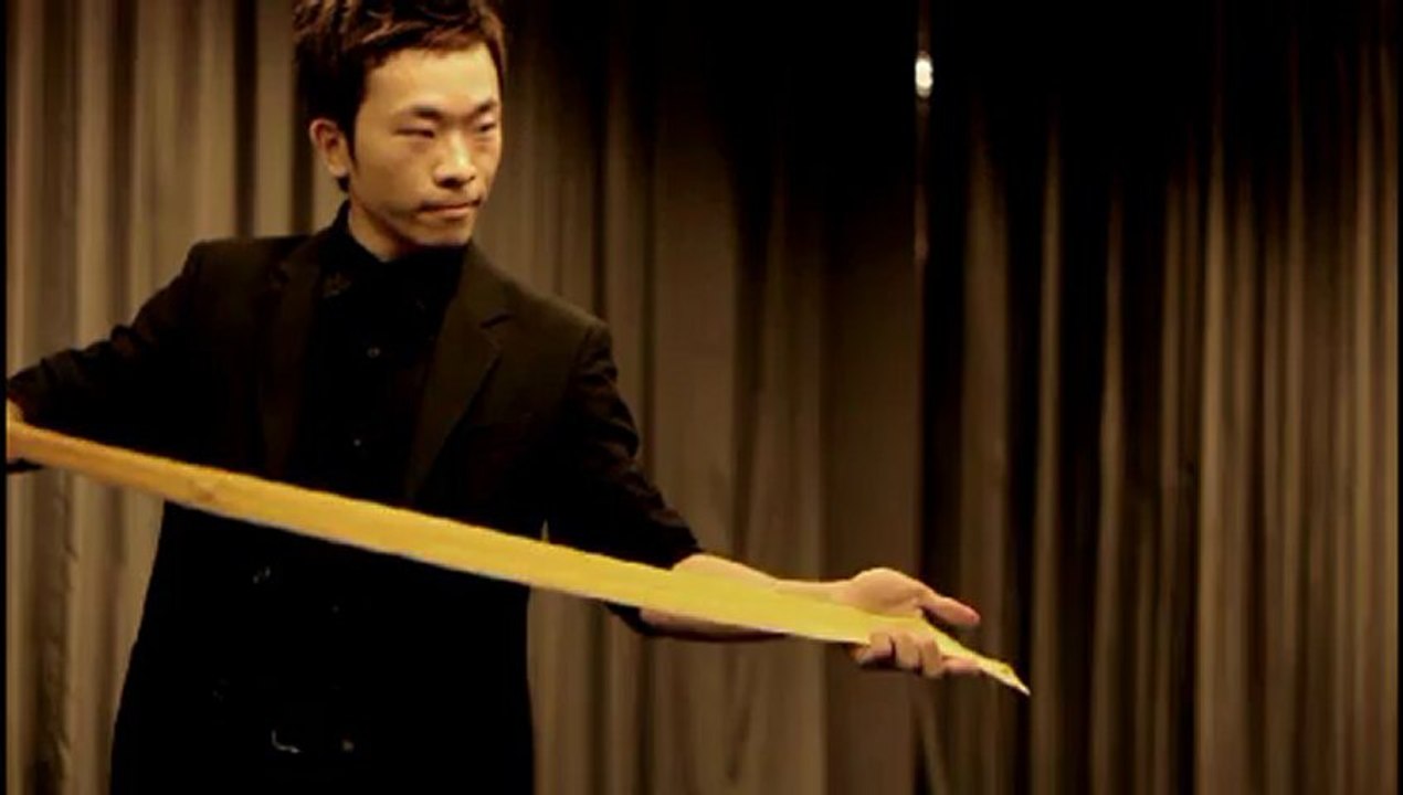 Tie Knot (red) by Lee Ang-Hsuan (gimmicks and DVD) - Magic Trick