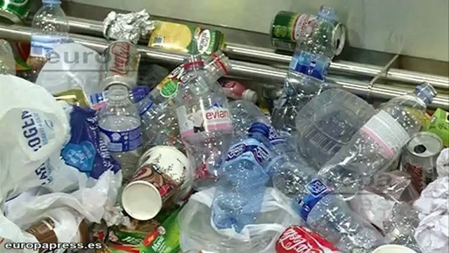 La basura llena el Aeropuerto de Barajas por la huelga