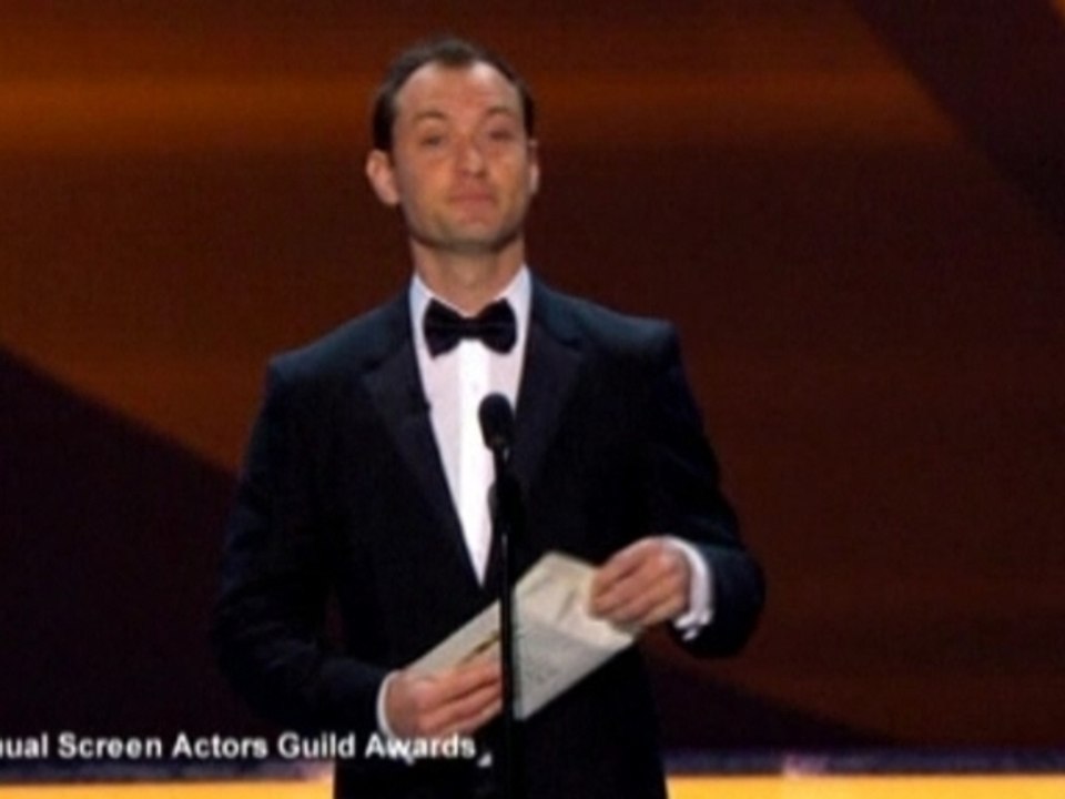 "Argo" wins SAG award, Chris Brown in fight