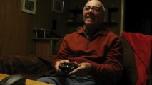 Papi de 84 ans joue aux jeux-vidéo