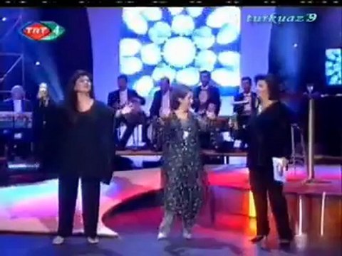 ÜÇÜ BİR YERDE-Yeşil Ördek Gibi Daldım Göllere