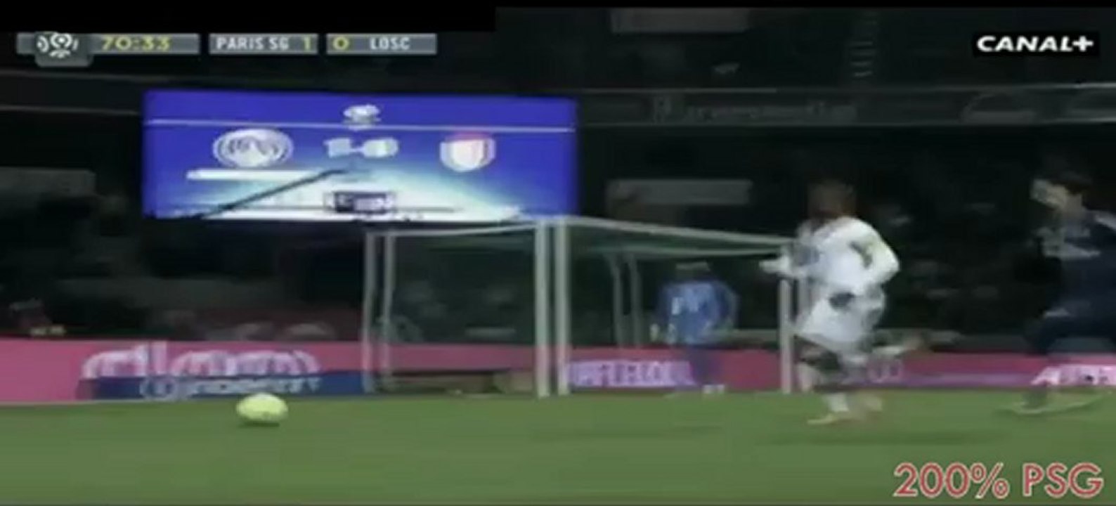 Lucas passe une roulette qui met deux défenseurs dans le vent au cours de PSG-Lille