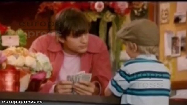 Kutcher pasa por el hospital por seguir la dieta de Jobs