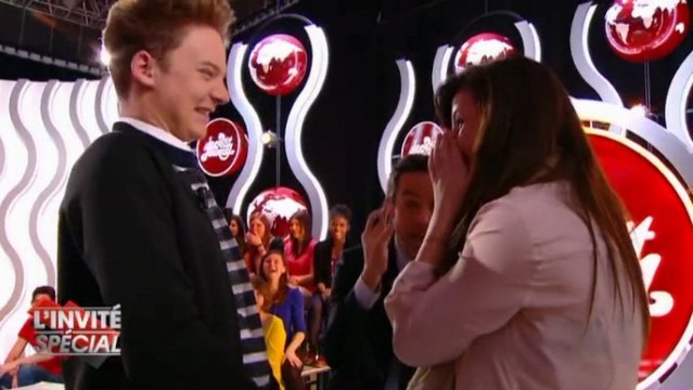 Conor Maynard et une fan hystérique sur le plateau du Petit Journal