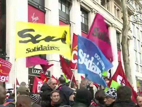 Des centaines d'employés de PSA, Candia, Sanofi devant Virgin