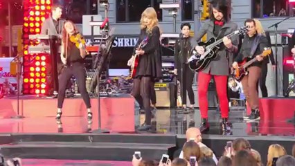 Taylor Swift Makes New Love Pay