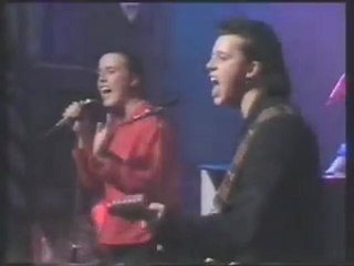 1985 - Everybody Wants to Rule The World (Top of The Pops)