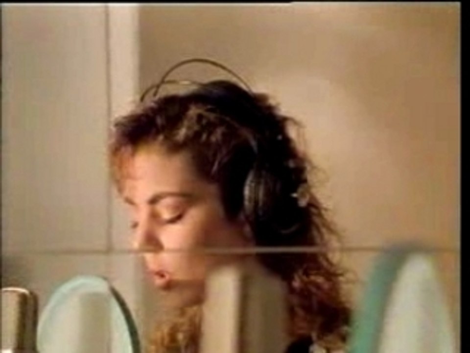 Sandra dans son home studio