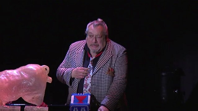 Luçon : Dreyfus rend hommage à Devos