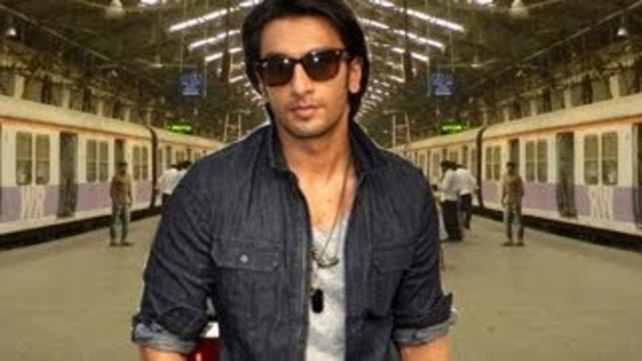 Ranveer Singh COMMUTES in local train