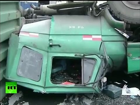 Ce motard a failli se faire écraser par un camion