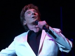 Barry Manilow back on Broadway after health scare