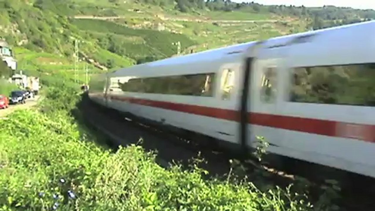 Züge und Schiffe bei Oberwesel, Locon 189, Crossrail 145, ICE BR401, 2x 143, 2x 460, 427, 428