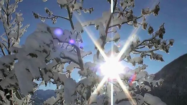 Neige, raquettes et soleil