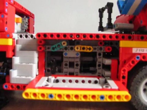 camion de pompier à échelle en lego
