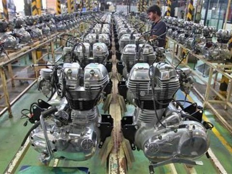 Wall Street Edges Lower On GDP Data