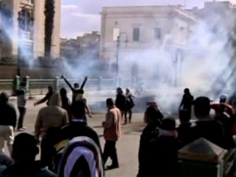 Egyptians, police clash near Tahrir Square