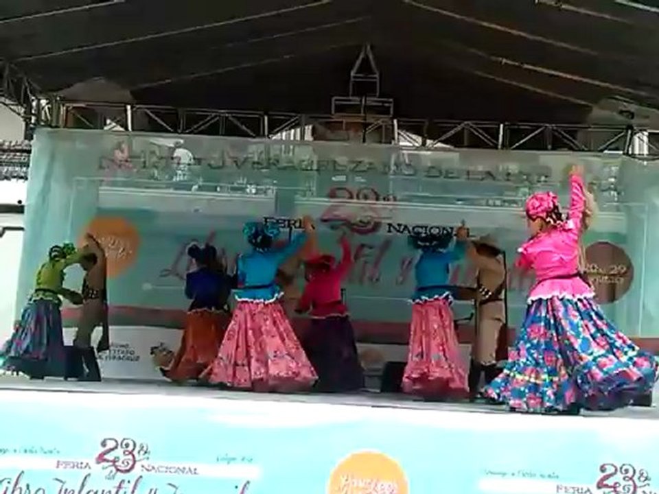 Precentacion de Danza Folclorica Salvador 5 de 6