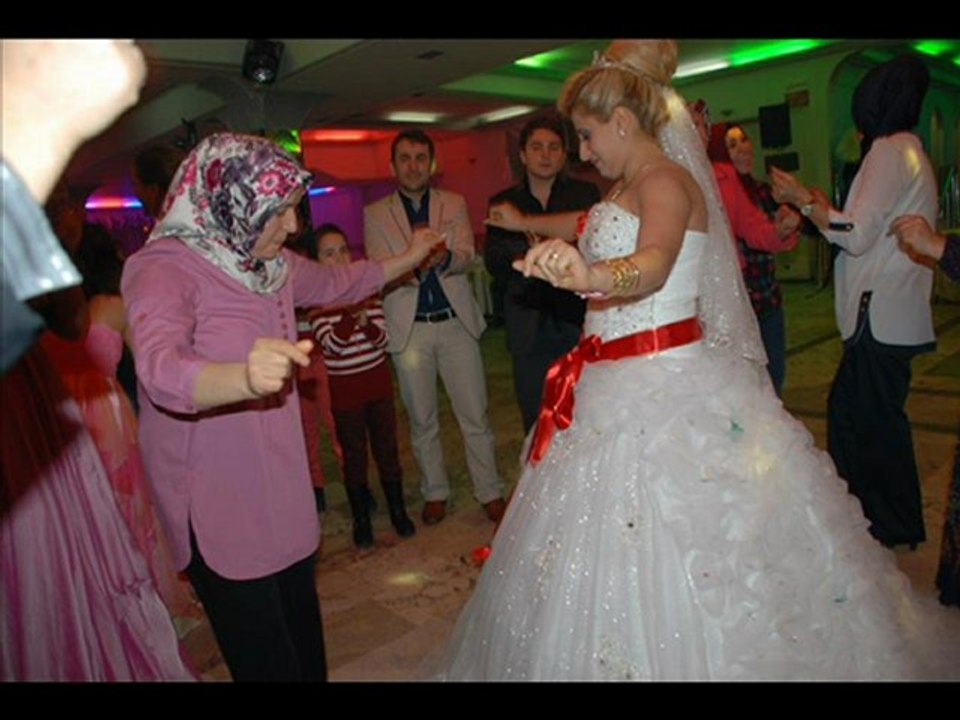 ÖZGÜR VE  NAZ