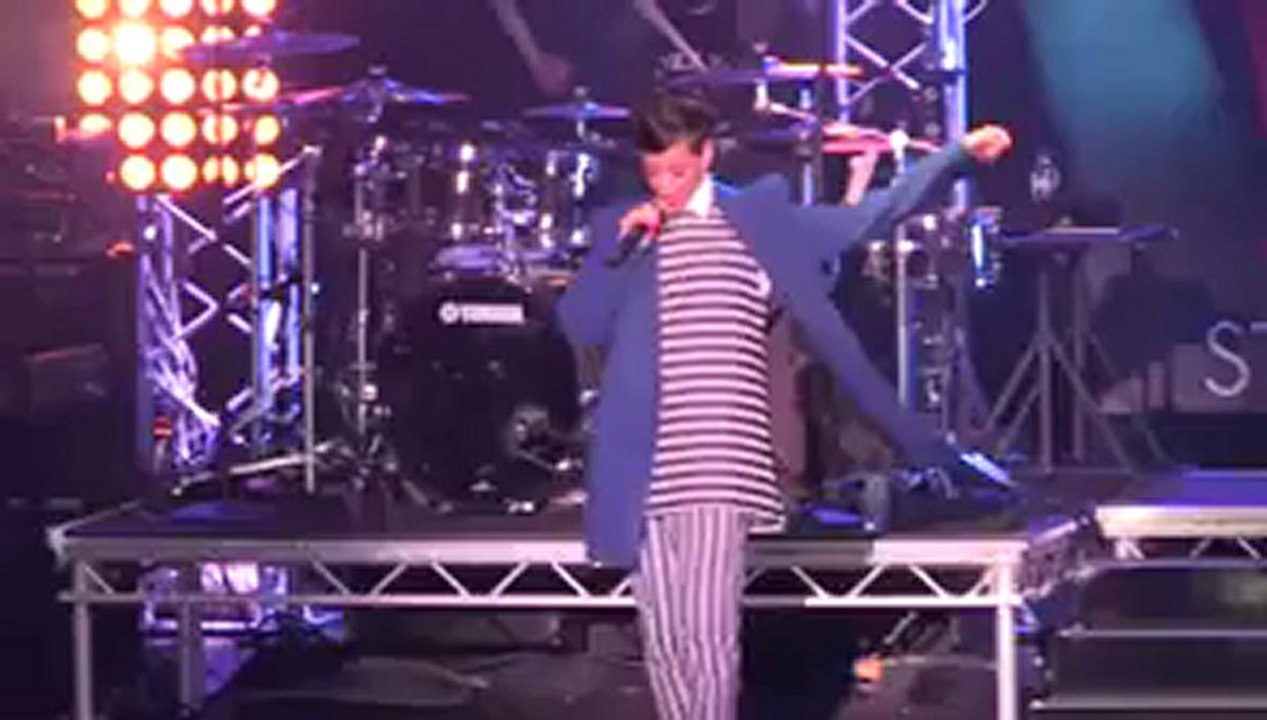 Rihanna Defends Chris Brown