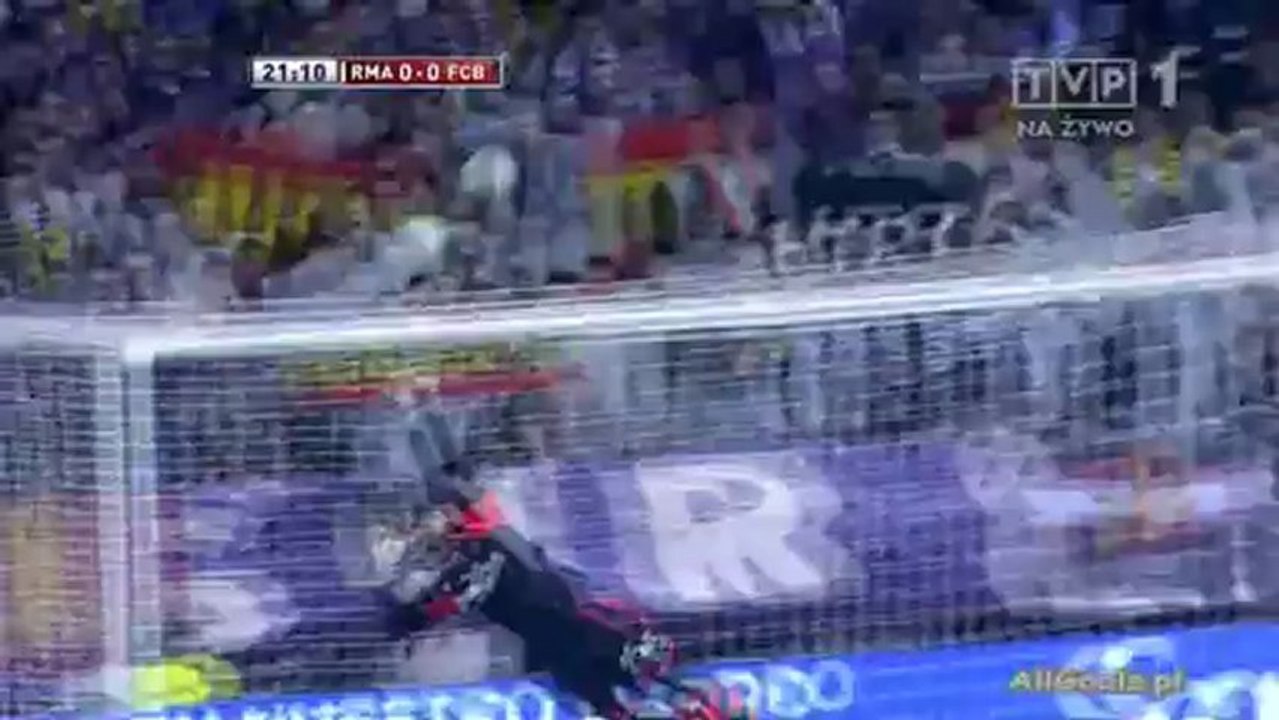 Real Madrid - FC Barcelona 1st half highlights