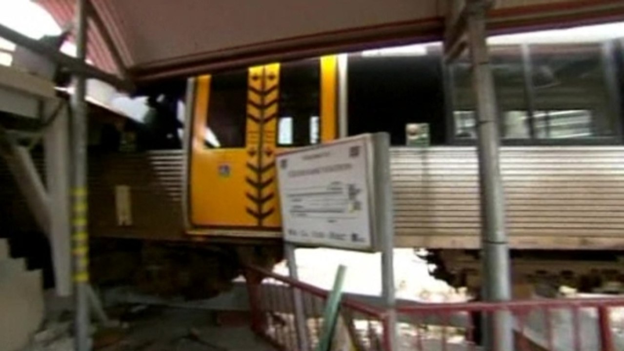 Train derails at Brisbane station