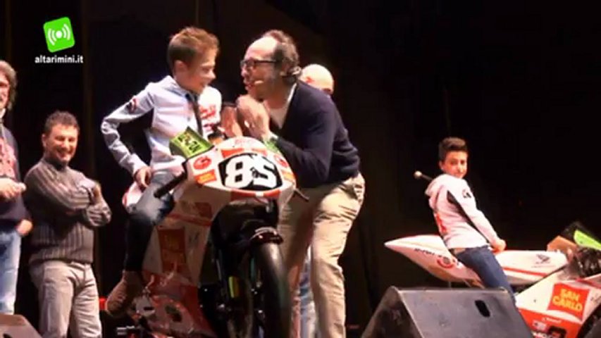 Video Emozioni, ricordi e moto, 105 Stadium pieno per Buon Compleanno Sic