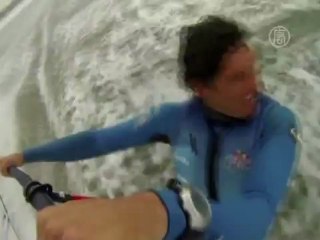 Охотники за штормом оседлали волны на сёрфах