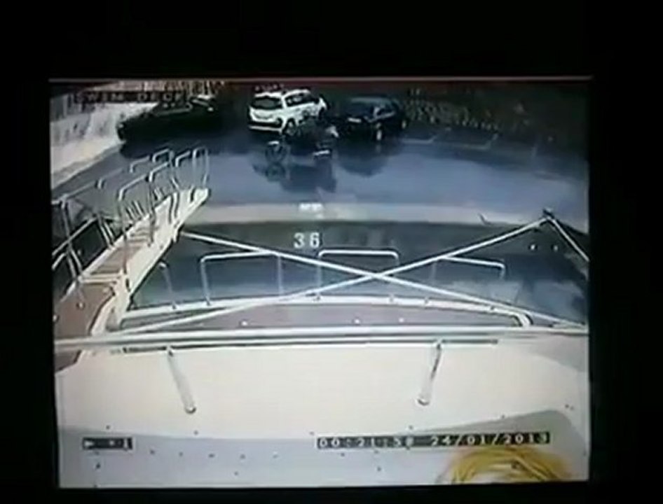 Italie : Motard percuté par une vague