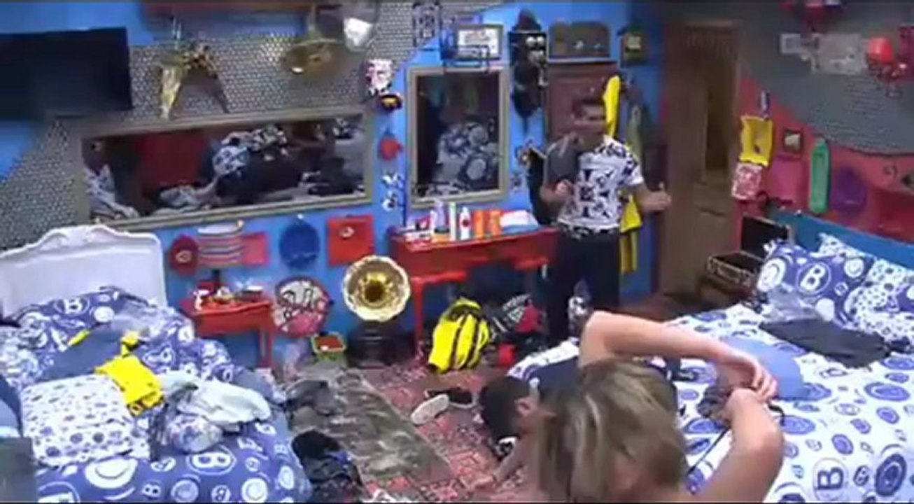 Eli ajudando Fani a se arrumar 30/01 parte 2