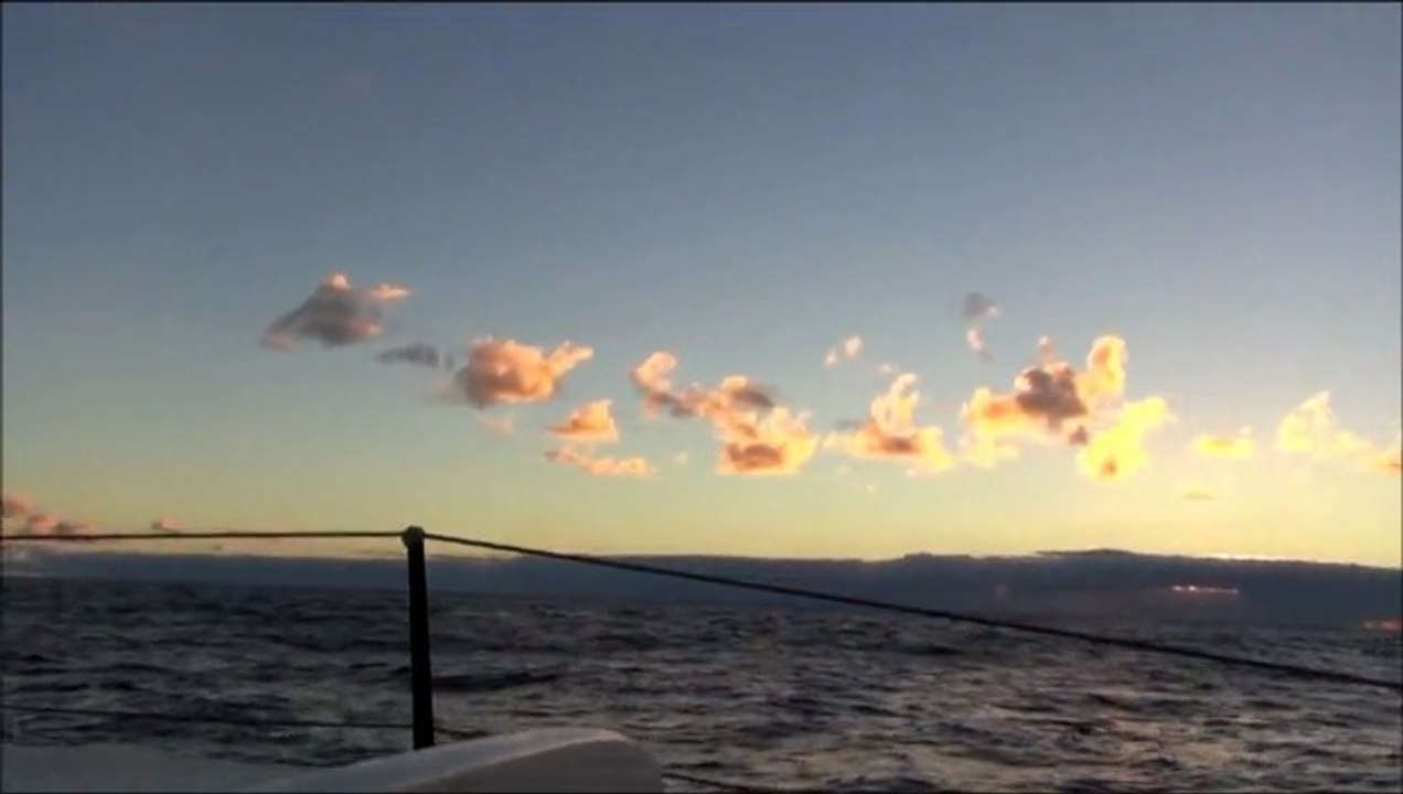 Magnifique lever de soleil en Atlantique à bord de SynerCiel