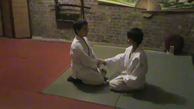 Bunkai suwari waza gedan kosa dori : ikkyo ura kihon