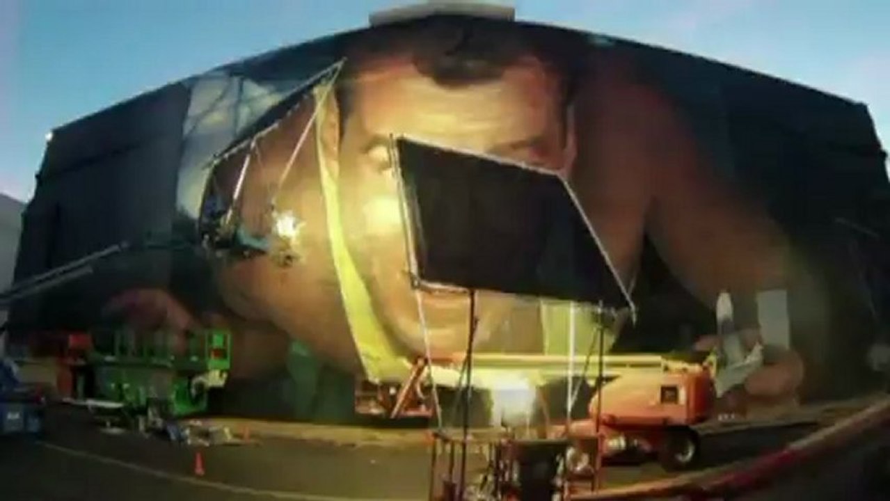 Time lapse of Bruce Willis Die Hard mural