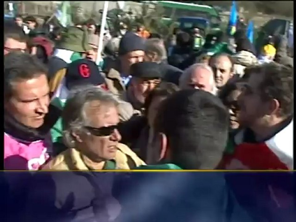 Riano, la protesta blocca i tecnici