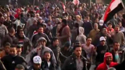 Protesters march to presidential palace in Cairo