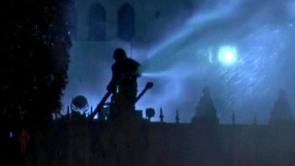 Egypt protesters throw petrol bombs at presidential palace