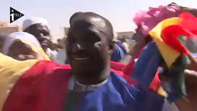 Le Mali accueille François Hollande en libérateur