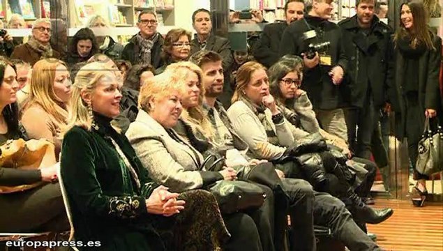 Shakira y Piqué soplan las velas con Milan