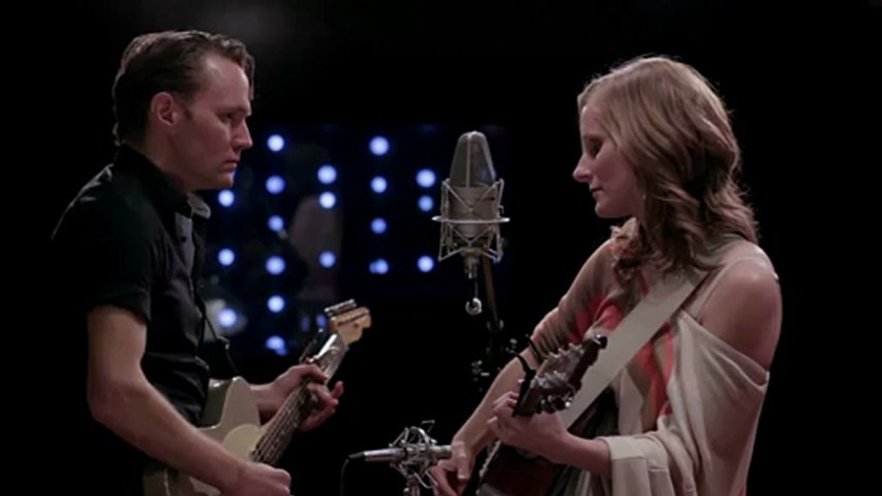 Whitehorse - Un Canadien Errant (The Road To Massey Hall)