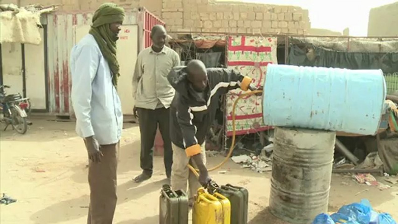 سكان تمبكتو يعانون من نقص في المحروقات والكهرباء و الماء