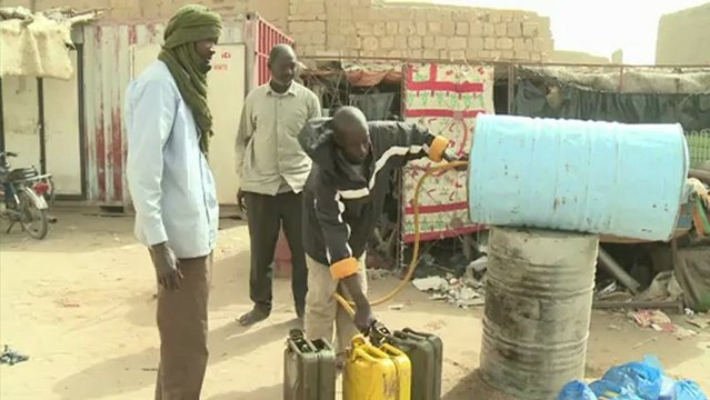 سكان تمبكتو يعانون من نقص في المحروقات والكهرباء و الماء
