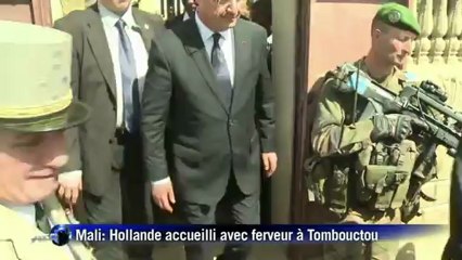 Mali: Hollande accueilli avec ferveur à Tombouctou