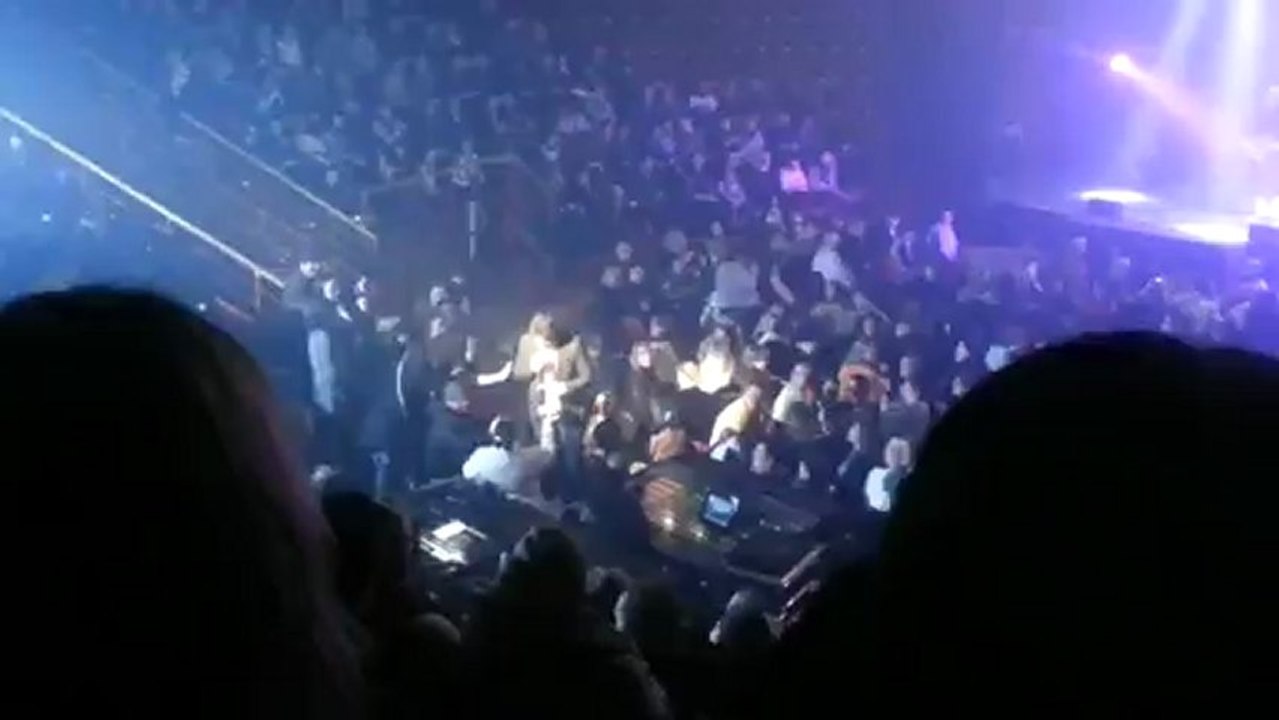 il parait et dans public