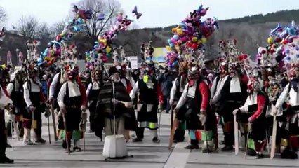 Búlgaros mascarados