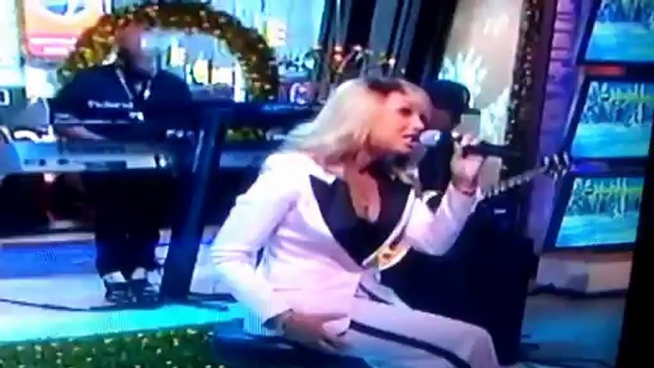 Tamar Braxton performing Love and War on GMA